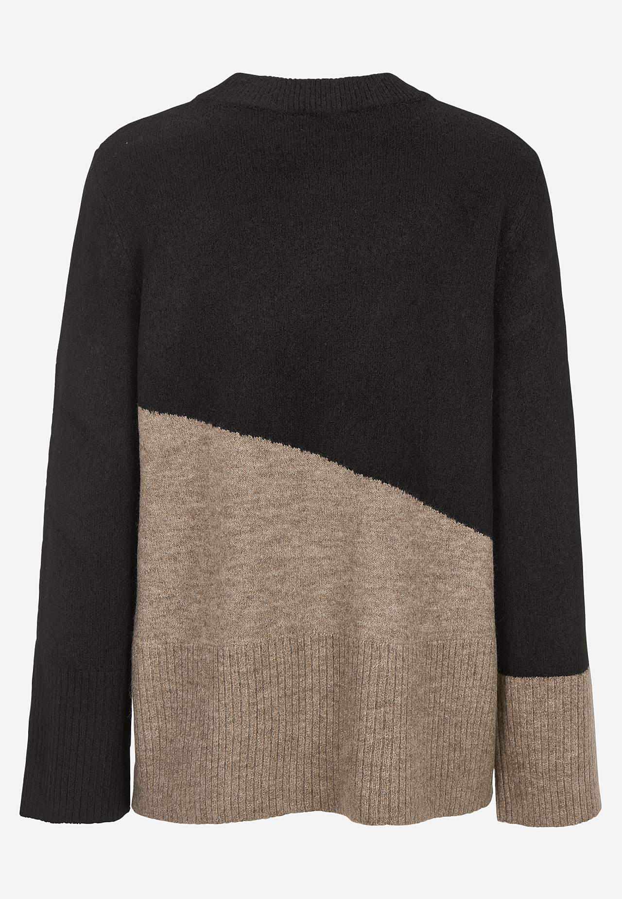 Knitted sweater with round neck