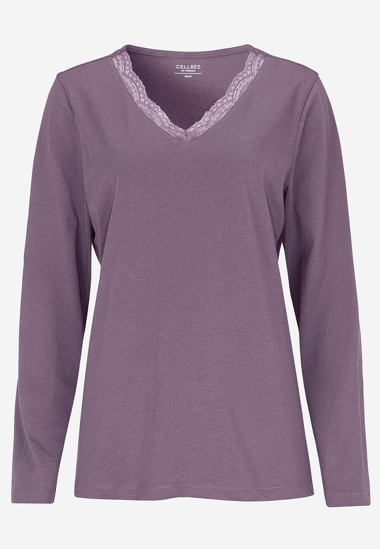 Two piece pyjamas with lace edge