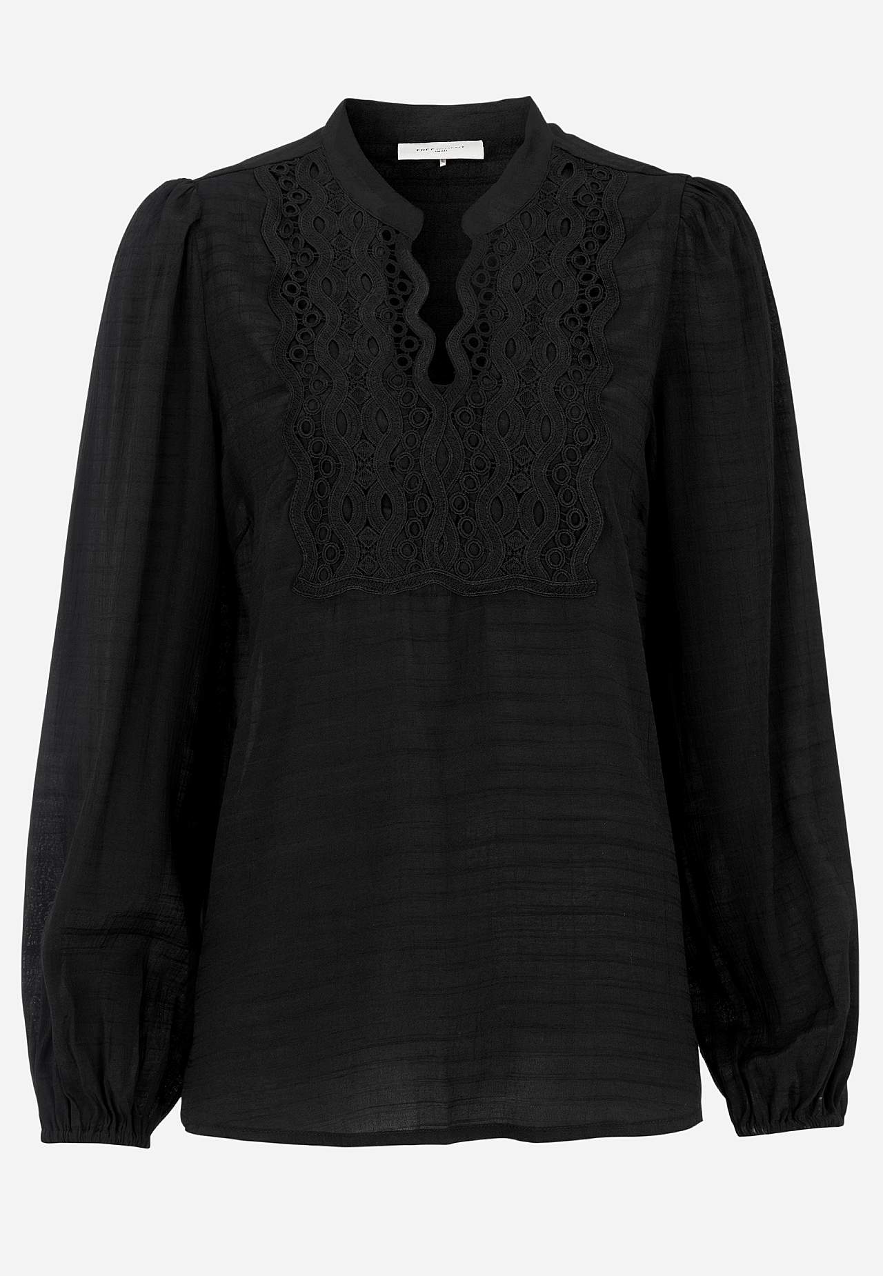 Næsten gennemsigtig bluse med broderi billede