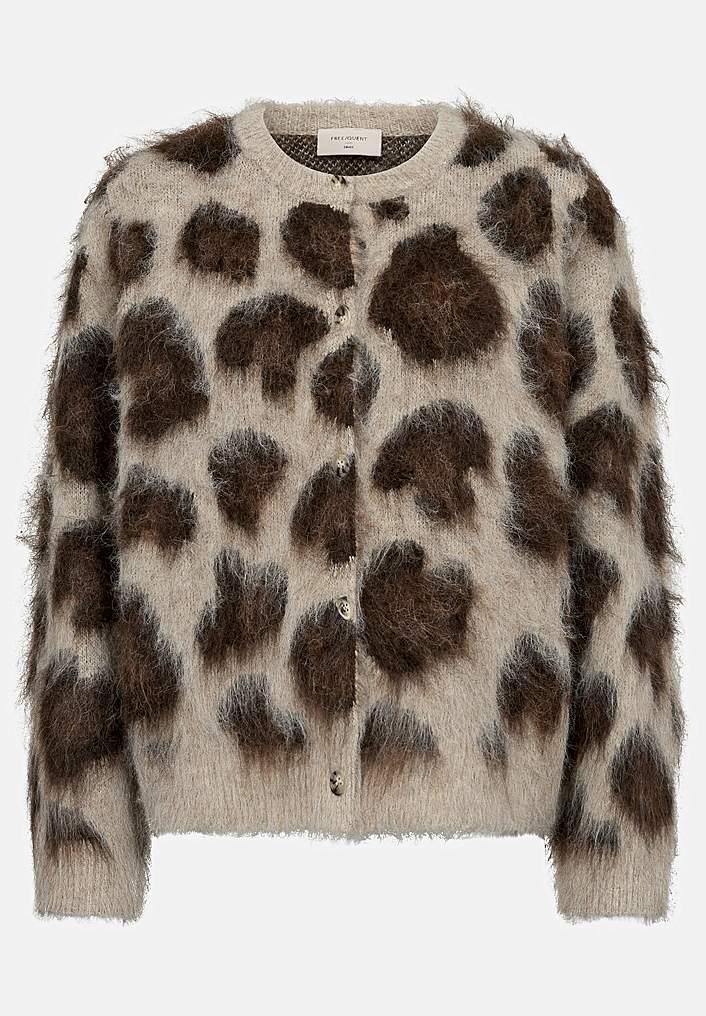 Stickad, supermjuk kofta med leopardmönster