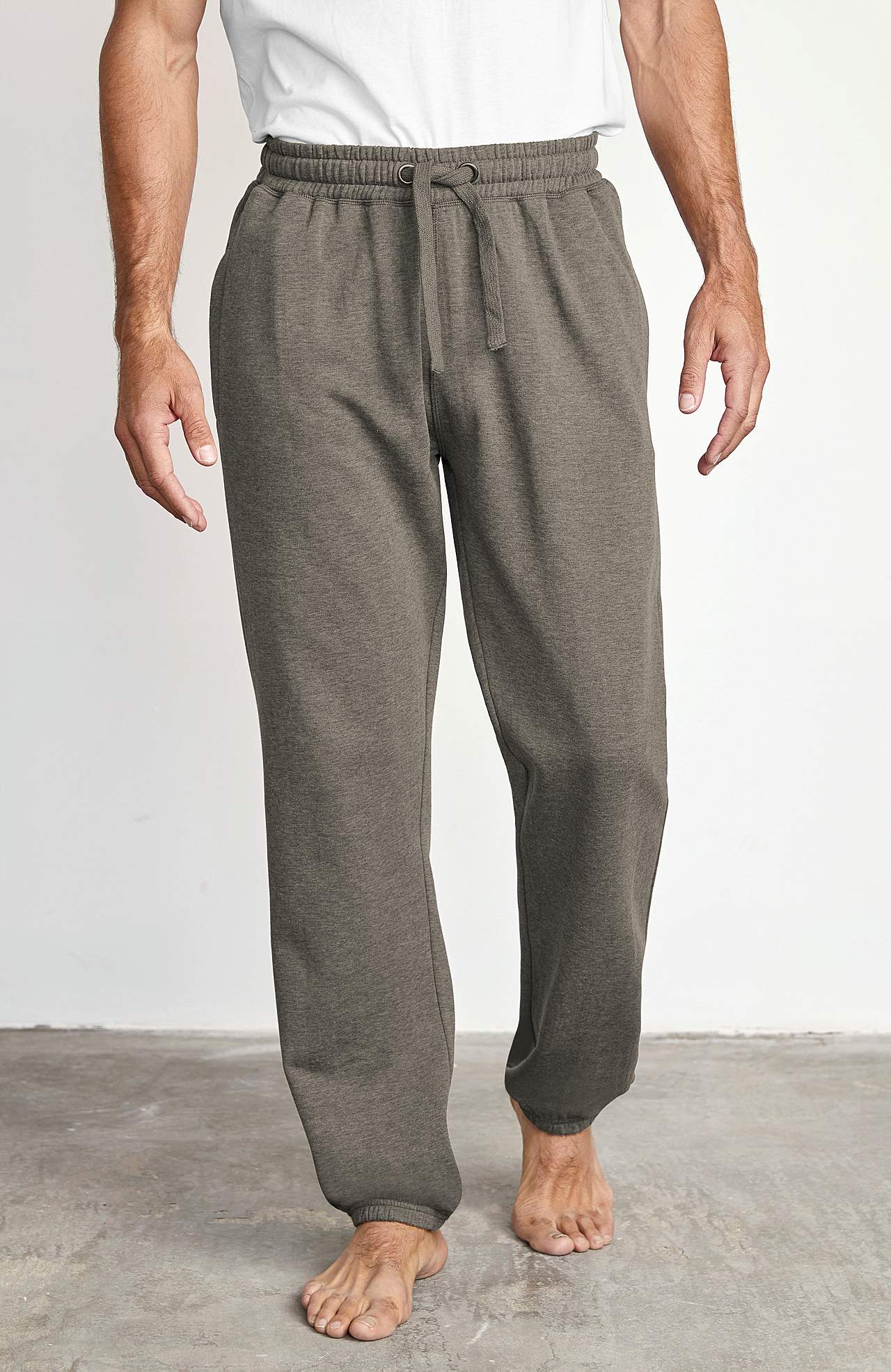 Sweatshirt pants with elastic at the leg ends